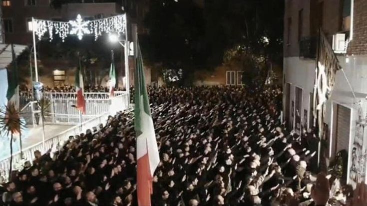 Acca Larentia, via la croce celtica: sì alla risoluzione tra accuse e rivendicazioni dell’opposizione che non vota