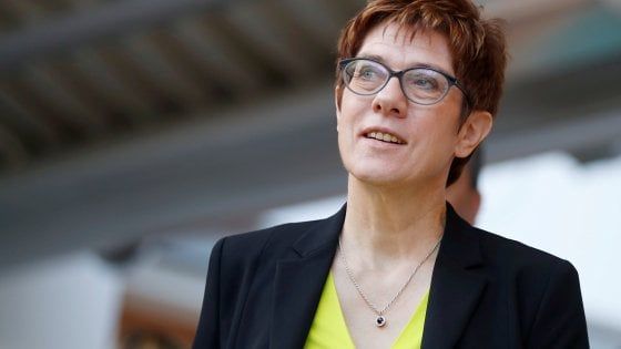 "Rafforzare il benessere dell'Europa", le ricette dell'erede della Merkel