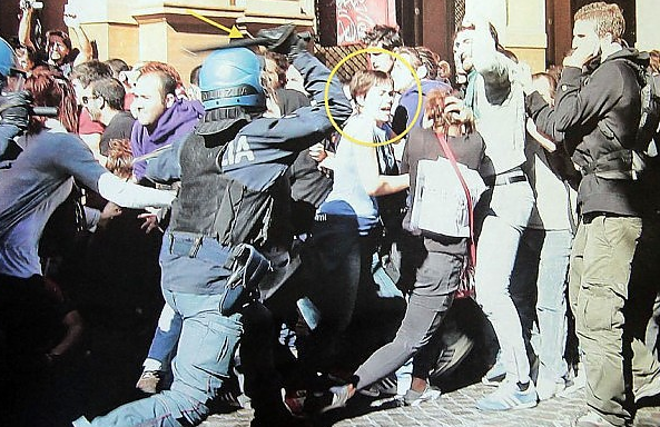 Scontri a Bankitalia, condannato <br />l'agente che picchi&ograve; Martina