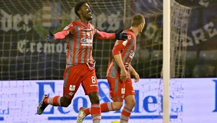 Serie B, la Cremonese batte il Parma e vola in testa. Frena il Pisa, ok il Monza