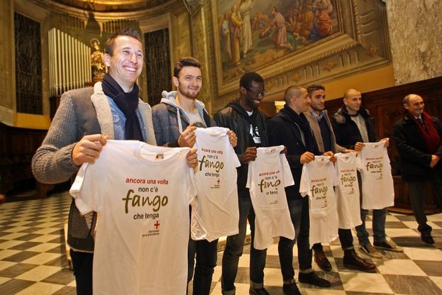 Genoa e Samp con gli Angeli del fango, che gioia a Marassi