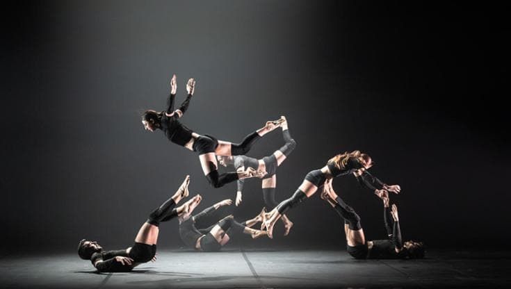 Kataklò, uno show per i 30 anni: “Siamo stati degli alieni, tra danza e gesto atletico”