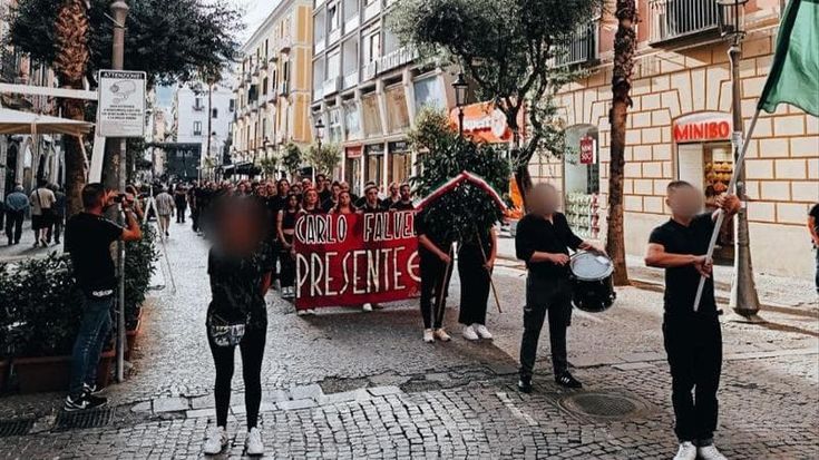 Salerno, saluto romano e inni fascisti alla commemorazione di Falvella