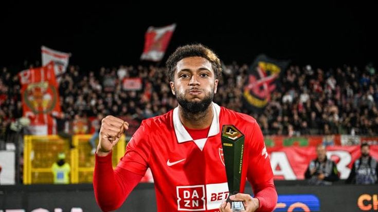 Varela, l’attaccante che per fare gol non si ferma neanche di fronte al padre