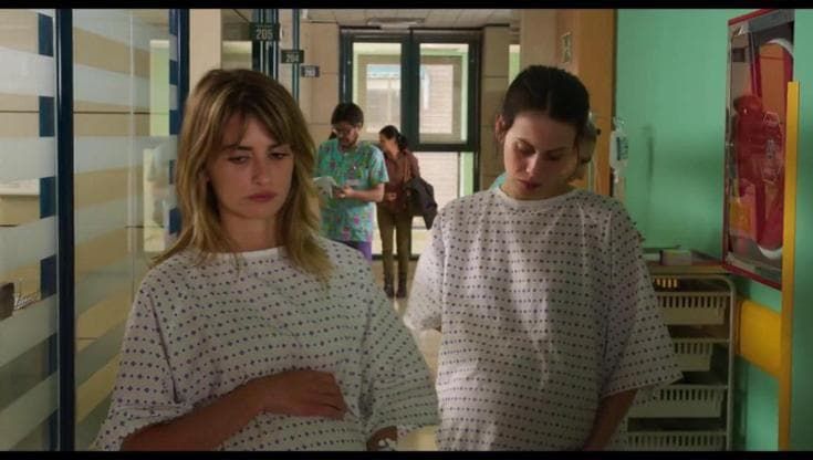 Venezia 78, Penélope Cruz e Pedro Almodóvar aprono la Mostra con 'Madres paralelas'