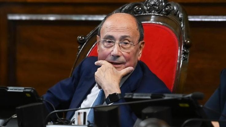 Ars, primo sì alla manovra. Ma i soldi già non bastano per le “mance” ai deputati
