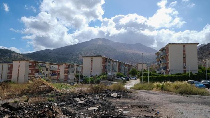Decreto Caivano, primi interventi a Borgo Nuovo. I presidi: “Salvate le scuole a pezzi”