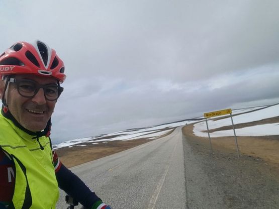 Da Taranto a Capo Nord in bici, l'impresa del poliziotto