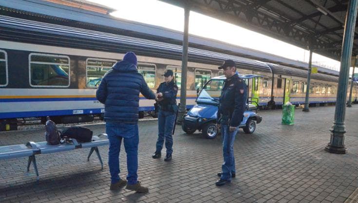 Casalecchio, sassi e spray urticante: ragazzini in fuga sul treno dopo l’aggressione a tre coetanei
