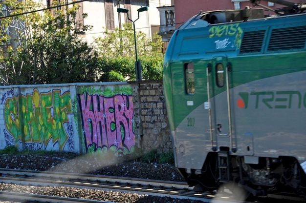 Writer investito dal treno a Milano, la parete di graffiti dove stava lavorando 'Slav'