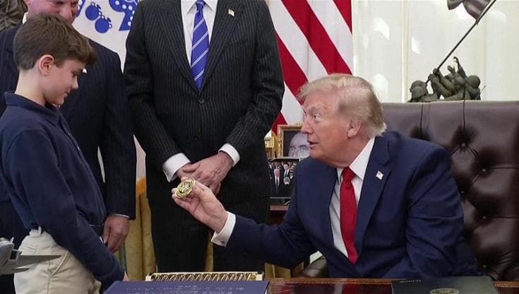 La nuova promessa del Presidente: "Un conto Trump senza tasse per ogni bambino, sarete tutti ricchi"