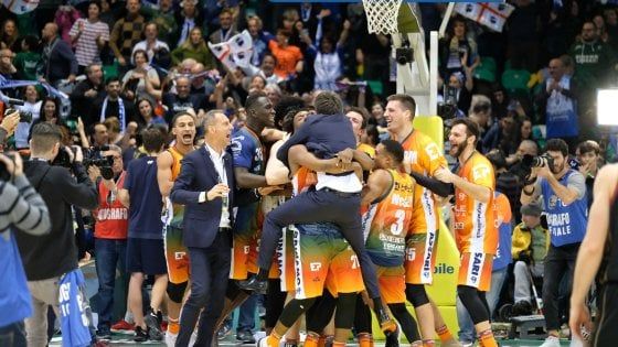 Basket, Coppa Italia: Sassari e Brindisi in semifinale, partenza super di Pozzecco