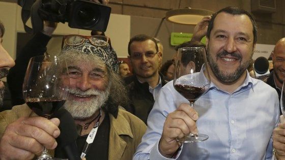 Salvini: "Di Maio si sforzi a fare qualcosa di più. Io sono pronto e non dico no a nessuno"
