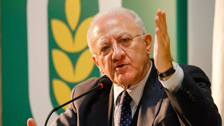Regionali, riciclati e parenti nella corsa alla candidatura. De Luca record: per lui 15 liste