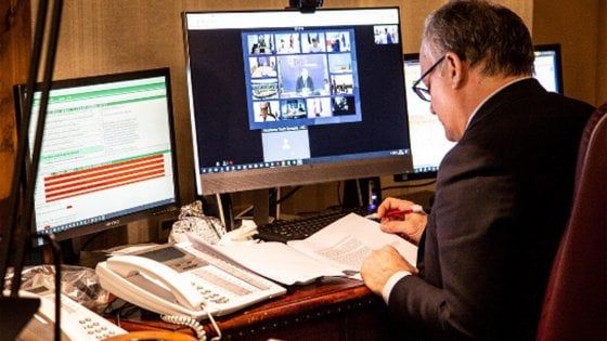 Eurogruppo, Gualtieri su accordo: "L'Italia vince". Ma la destra attacca. Salvini: "Caporetto". Meloni: "Alto tradimento". Malumori nei 5S