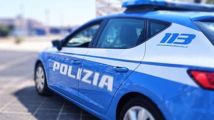 Picchia una giovane donna che aveva respinto le sue avances: “Sono un uomo, se voglio ti massacro”