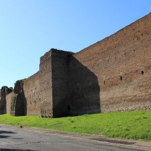Mura Aureliane in bicicletta, il tour con l'archeologo