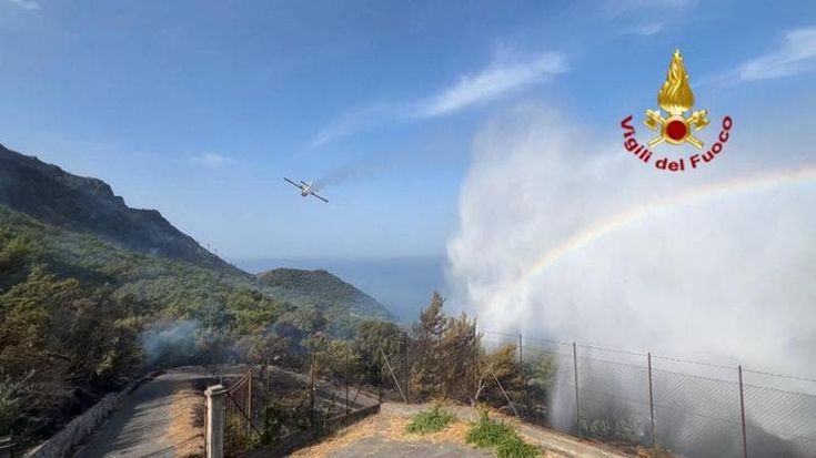 Maratea continua a bruciare: nuovo rogo nella notte, evacuate 58 persone