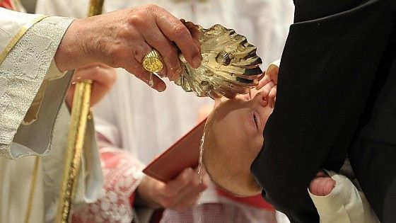 Crollano i battesimi a Torino, la diocesi in allarme: &ldquo;Meno 35 per cento in dieci anni&rdquo;