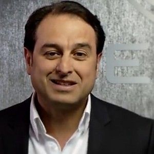 Adil Mehboob-Khan alla guida di Luxottica