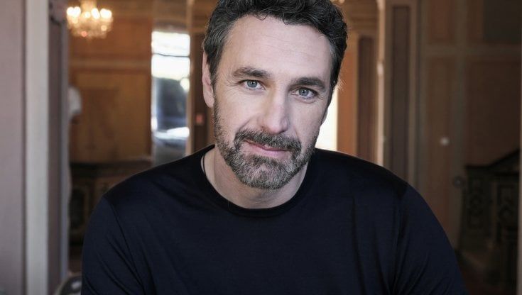 Raoul Bova: "Il mio prete che sa combattere e guardare negli occhi"