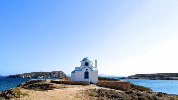 Grecia, isola di Lipsi: il filmato musicale del sindaco che canta Battisti per i turisti