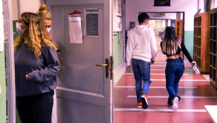 Da oggi scuola a distanza per 75 mila studenti delle Superiori del Piemonte