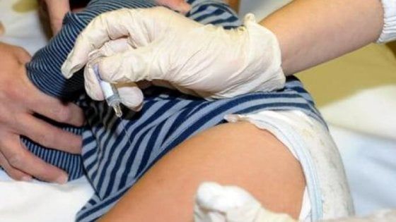 Dall'Ausl di Bologna un esposto contro il medico anti-vaccini