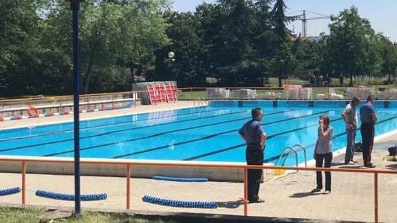Piacenza, bimbo di 6 anni annega in piscina