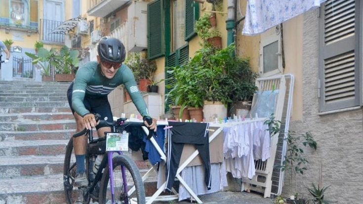 Napoli Obliqua, in 250 per fughe e scalate in bici tra scalinate, vicoli e aree boschive