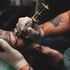Il tatuaggio permanente che scompare con la luce