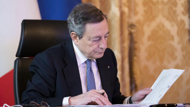 Covid, Draghi ferma i governatori ribelli: “Niente eccezioni al piano vaccini”