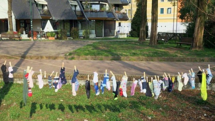 Oggi è la Giornata dei calzini spaiati, ecco come fare per dire sì alla diversità