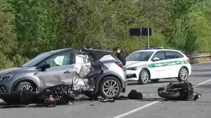 Auto fa inversione in tangenziale, due moto non riescono a schivarla: morto Francesco Viola, 28 anni