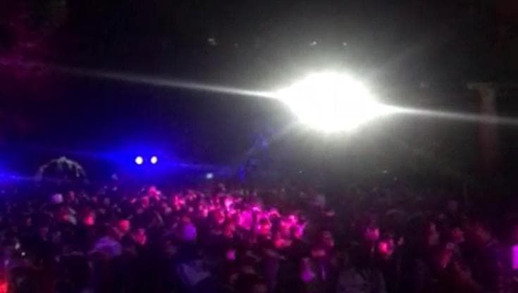 Salento, 300 ragazzi nel locale che poteva ospitare 90. Come a Crans-Montana uscite sicurezza chiuse