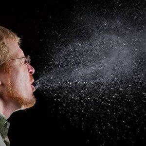 Devi starnutire? Non tenere il naso e la bocca chiusi
