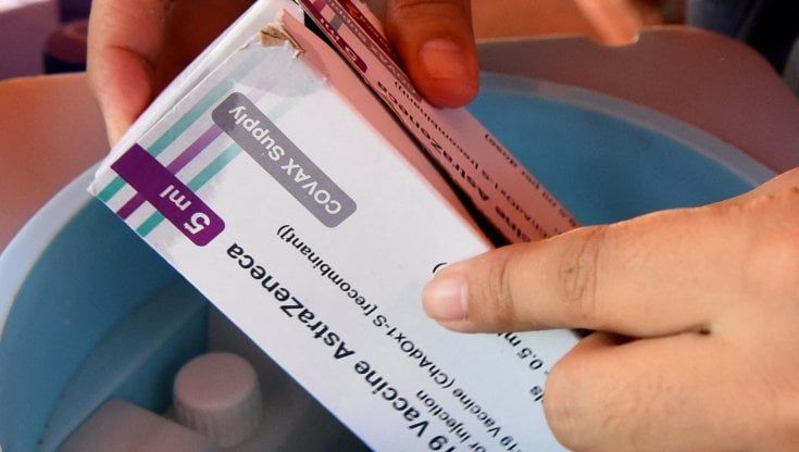 AstraZeneca e le trombosi, lo studio dell'Ema sui rischi per fasce d'età