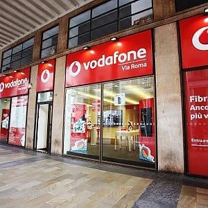 Torino, chiude il negozio Vodafone di via Roma. Il gruppo: ricollocheremo tutti i dipendenti