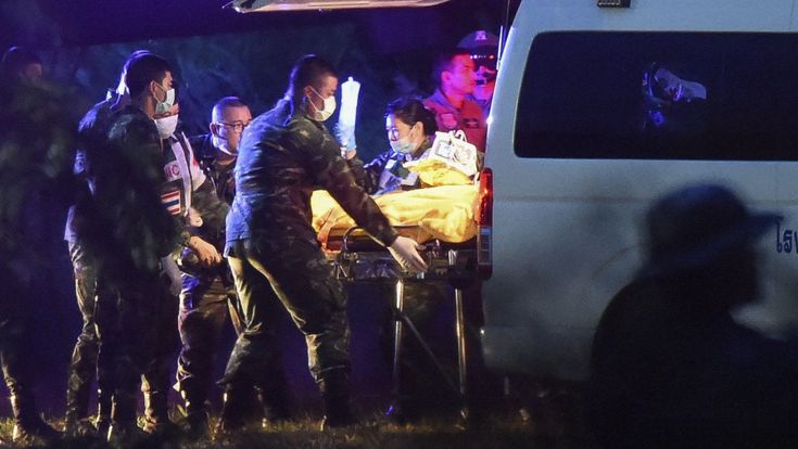 Thailandia in festa per i ragazzi e l'allenatore: i sopravvissuti sono già delle star