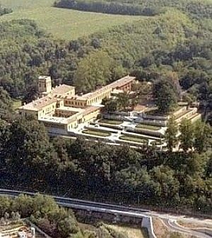 Via ai saldi in casa Fininvest.<br />Addio a golf, cinema e polizze