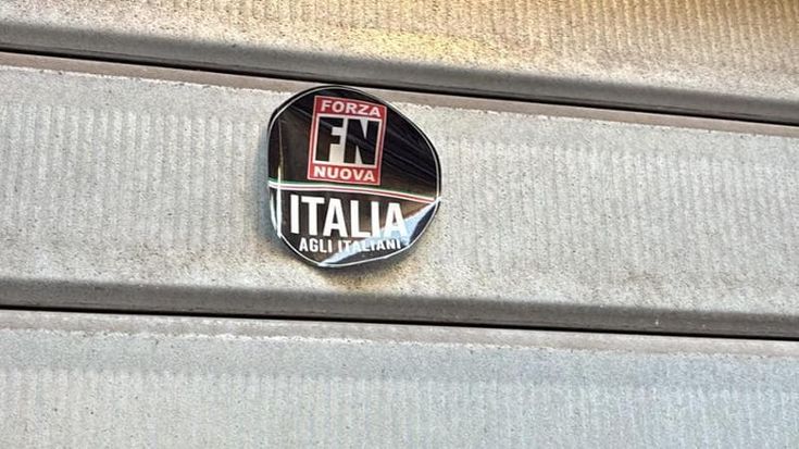 Simboli fascisti sulla sede del Partito democratico di Roma. “Atto grave e inaccettabile”