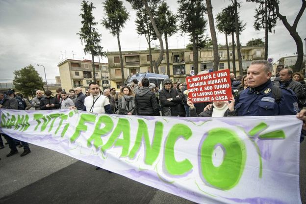 Piscinola, emozione al corteo per Francesco Della Corte, il vigilante ucciso
