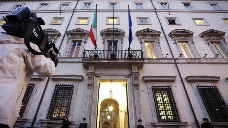 Tasse, meno servizi e caro-bollette: dallo spread un conto da 18 miliardi