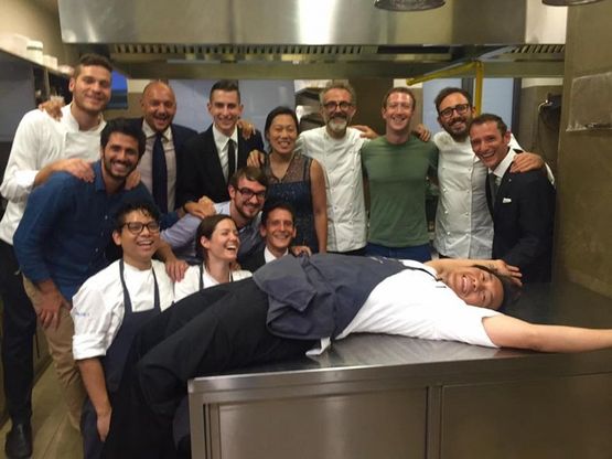 Zuckerberg a Modena: cena alla Francescana e selfie con Bottura