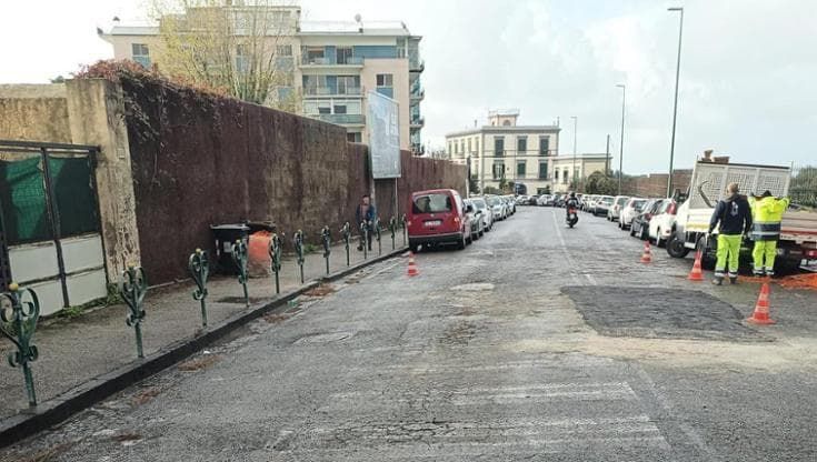 Napoli, via Manzoni riaperta al traffico dopo lo sprofondamento di domenica scorsa
