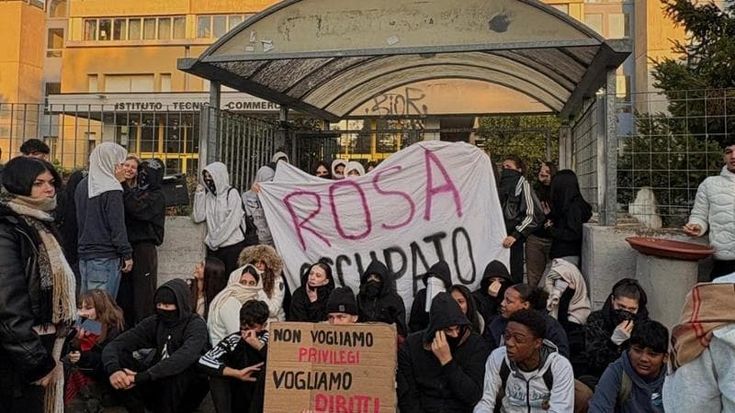 Occupazioni, al Rosa Luxemburg di notte vigilano i genitori