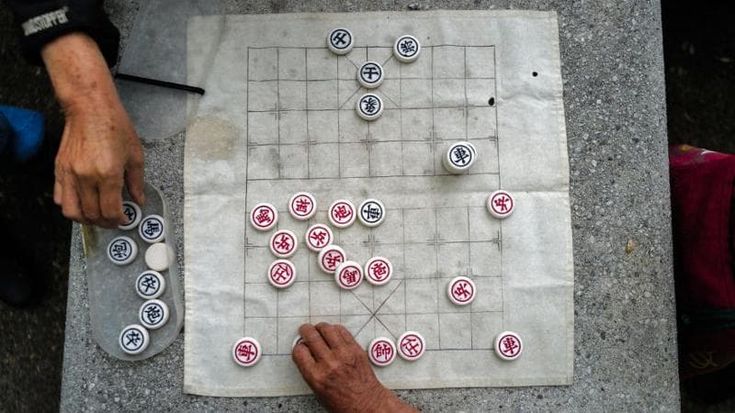 Partite truccate, titoli revocati, squalifiche a vita: lo scandalo degli scacchi travolge la Cina