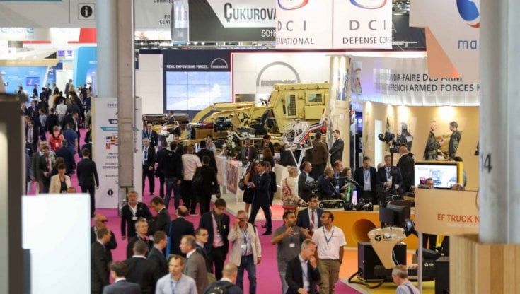 Droni ibridi, missili e software-spia: la guerra in Ucraina vista dalla fiera dell'industria militare Eurosatory