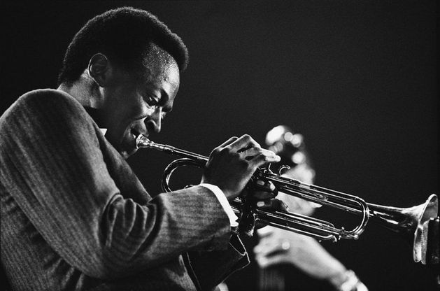 Milano, da Ella Fitzgerald a Miles Davis i grandi del jazz in mostra a Base