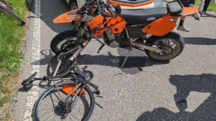 La ciclista in viaggio di nozze muore 19 giorni dopo lo schianto contro la moto dell'ex campione di sci